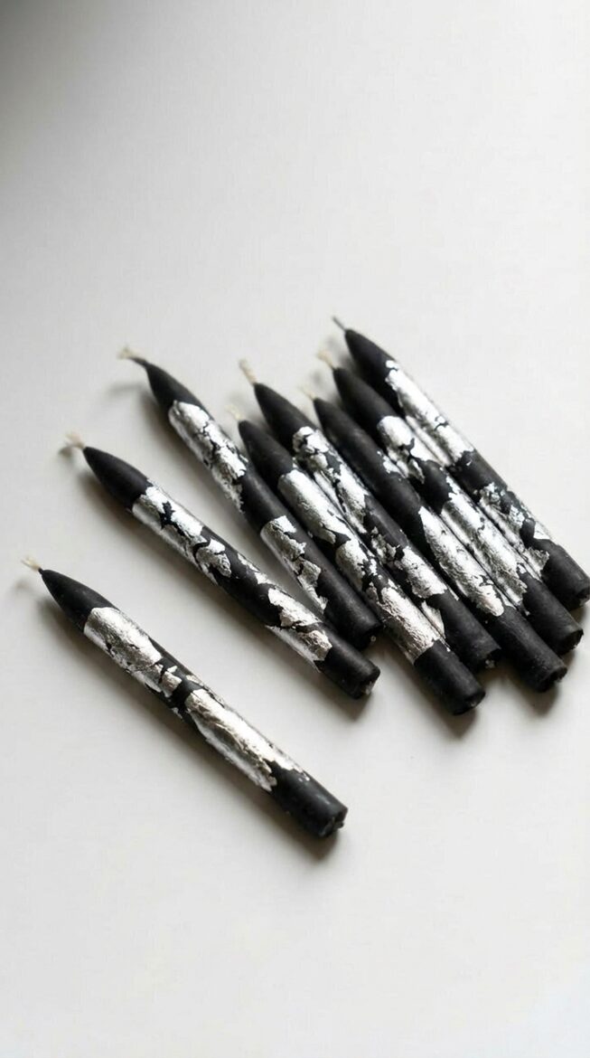 Melnās bišu vaska sveces kūkām un tortēm ar sudraba foliju, 8cm 