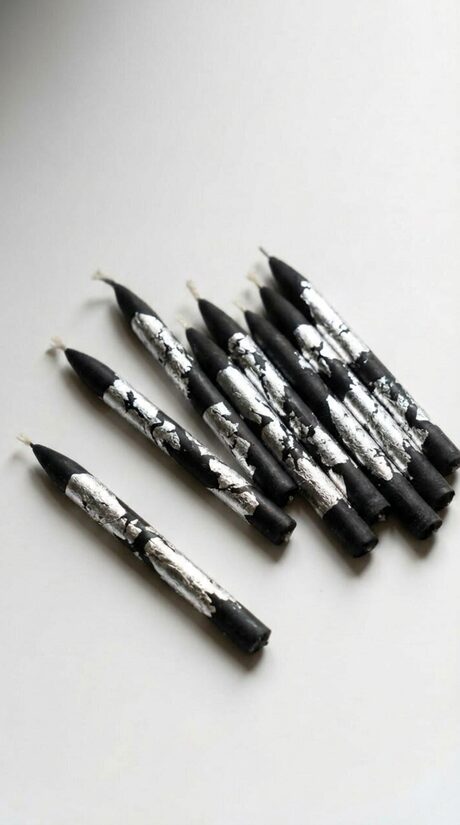 Melnās bišu vaska sveces kūkām un tortēm ar sudraba foliju, 8cm 