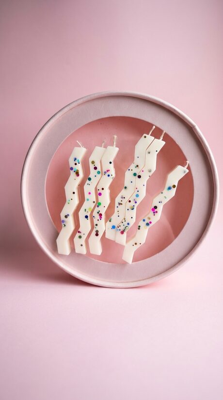 Birthday candles Zig Zag for cakes and cupcakes with glitters, 10cm