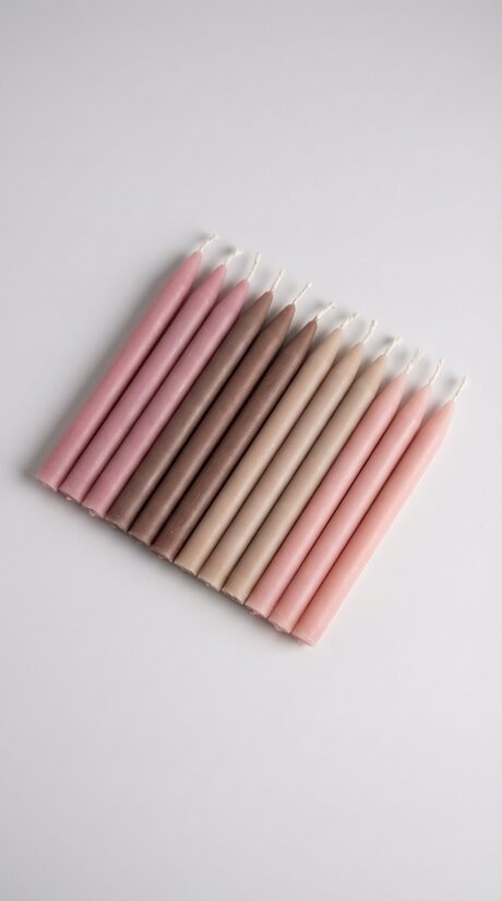 Neitrālu toņu kūkas svecītes – tievās dzimšanas dienas sveces