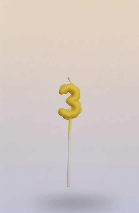 Dabīgā vaska kūku toperis-svecīte ar ciparu "3" 