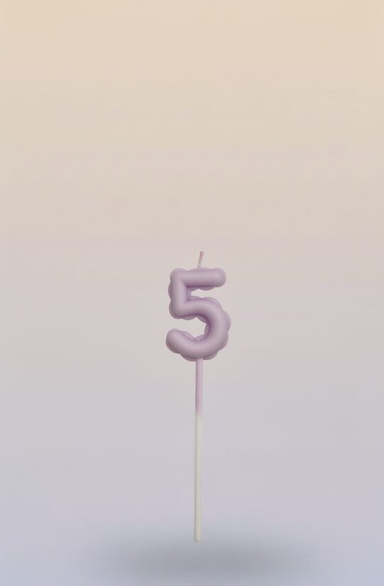Dabīgā vaska kūku toperis-svecīte ar ciparu "5" 