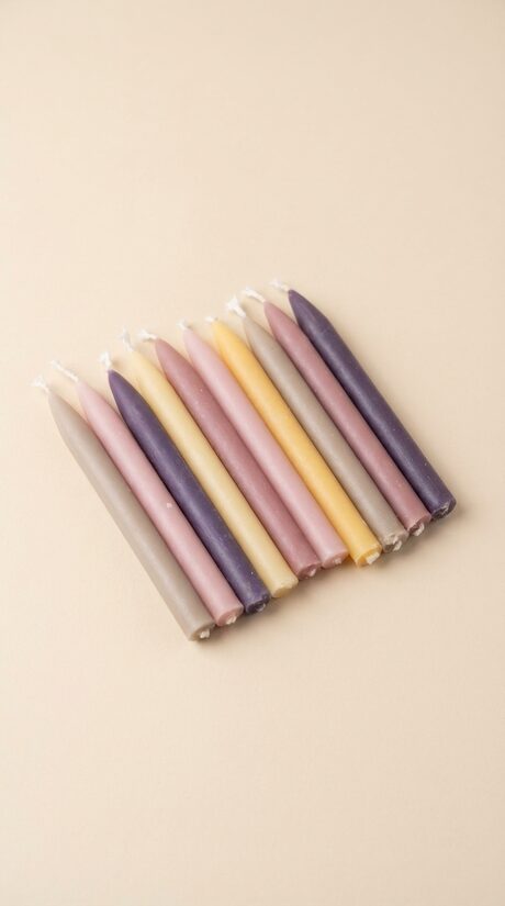 Maigu toņu kūkas svecītes – tievās dzimšanas dienas sveces